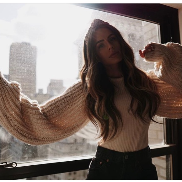 ZARA ribbed top with contrasting balloon sleeves. - Picture 2 of 7